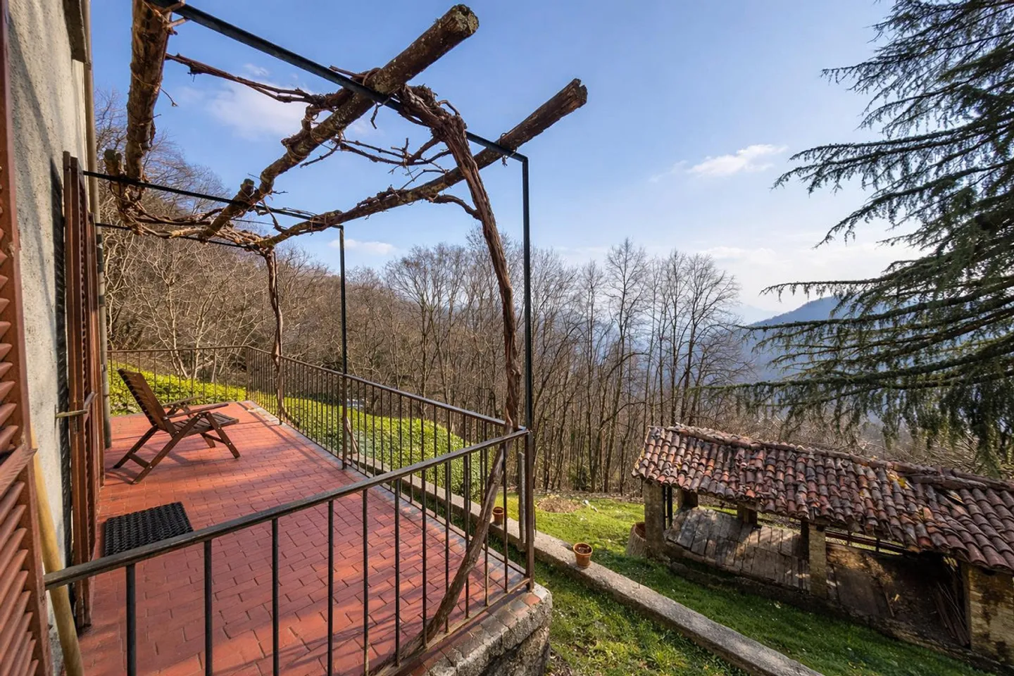 Core house with garden in Aranno - Photo 5 of 9