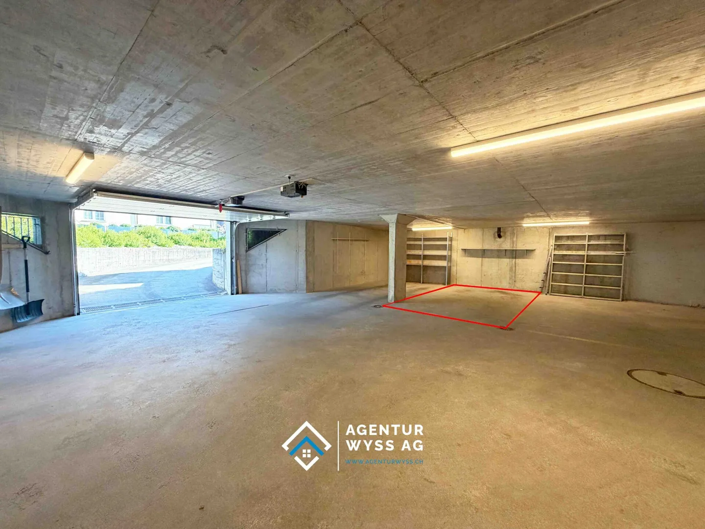 Place de stationnement à Alpenstrasse - Photo 1 sur 5