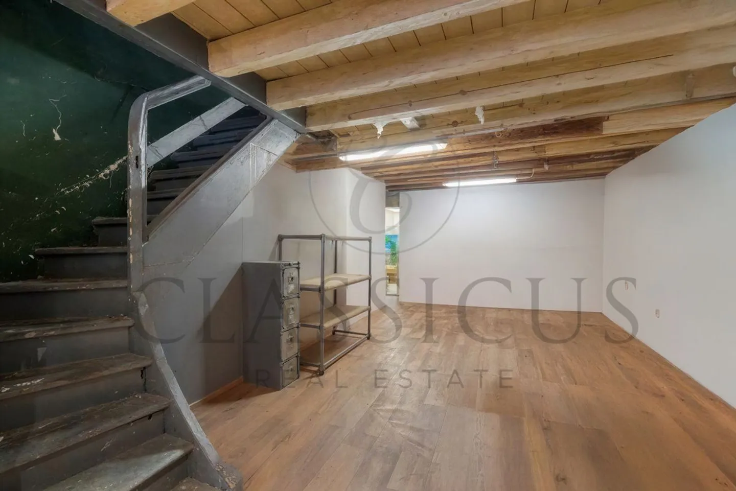 House in the village with adjoining barn and great potential - Vieux-Vernier - Photo 2 of 10