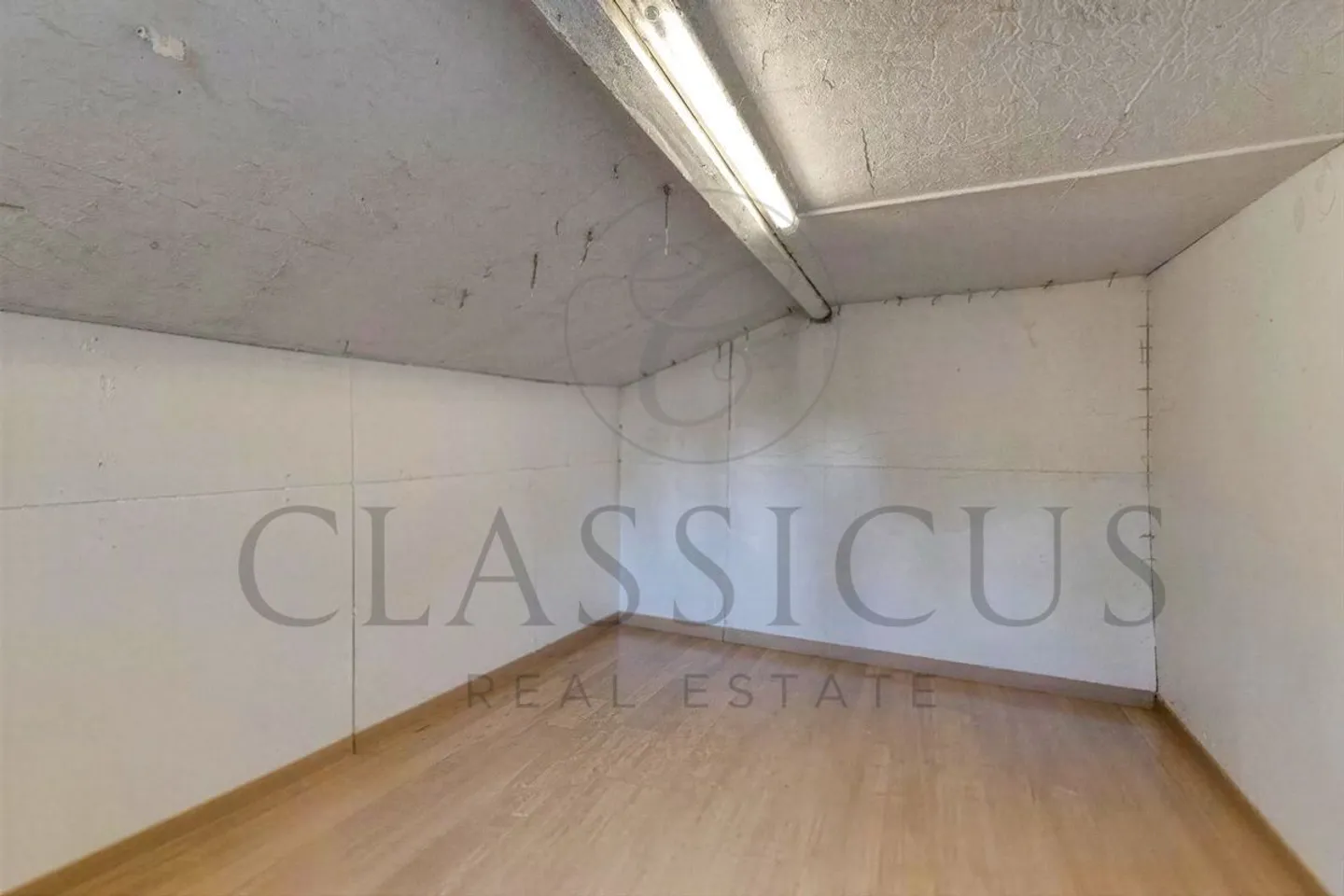 House in the village with adjoining barn and great potential - Vieux-Vernier - Photo 7 of 10
