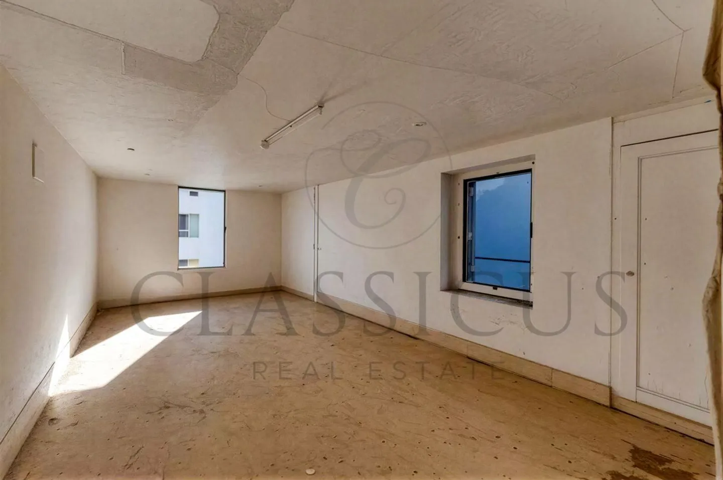 House in the village with adjoining barn and great potential - Vieux-Vernier - Photo 8 of 10