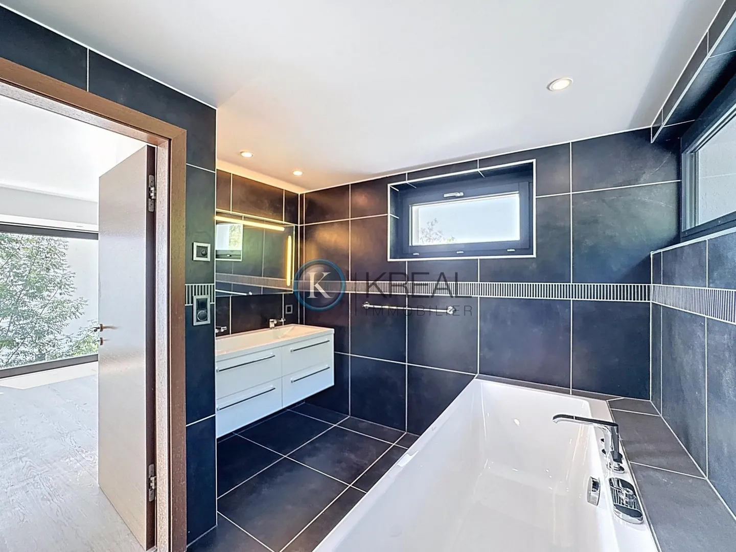 Außergewöhnliches Anwesen ? Panoramablick und hochwertige Ausstattung - Photo 8 of 13