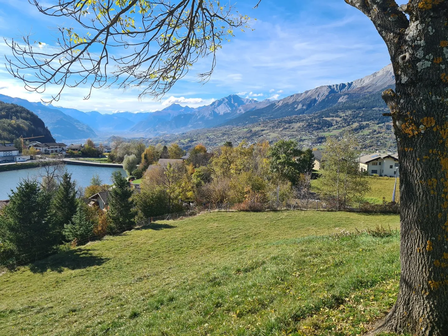 Terrain avec possibilité de construire deux chalets, vue magnifique - Photo 2 sur 11
