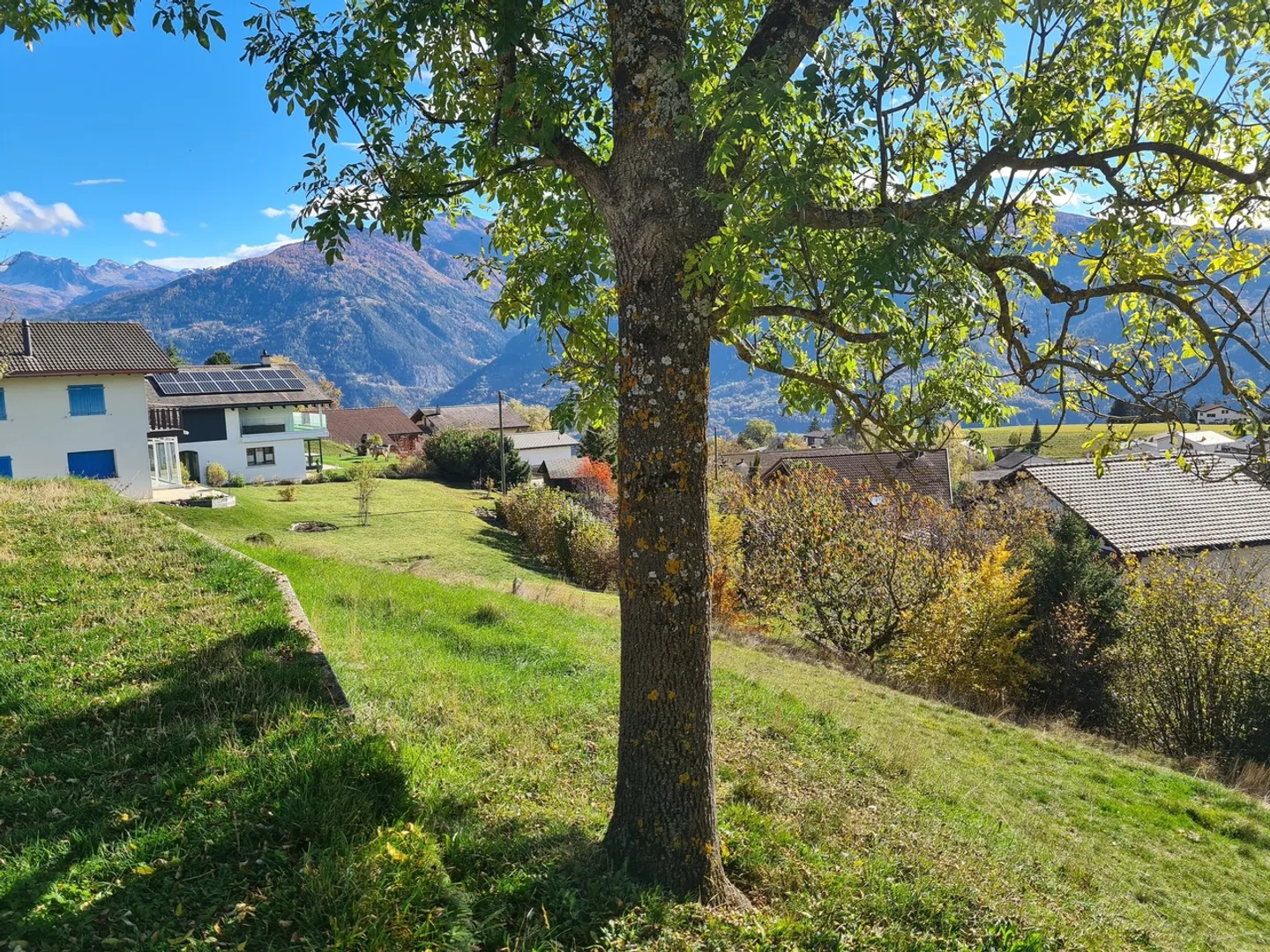 Terrain avec possibilité de construire deux chalets, vue magnifique - Photo 3 sur 11