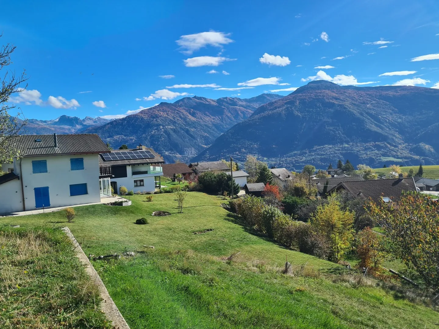 Terrain avec possibilité de construire deux chalets, vue magnifique - Photo 4 sur 11