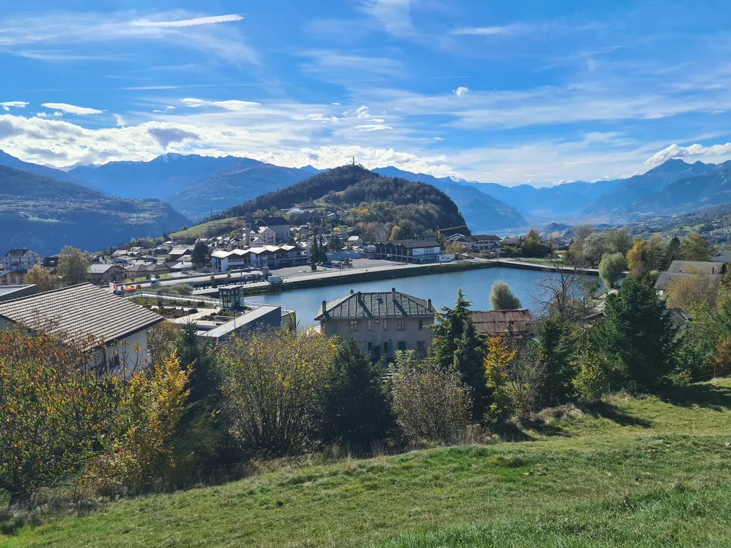 Terrain avec possibilité de construire deux chalets, vue magnifique - Photo 1 sur 11