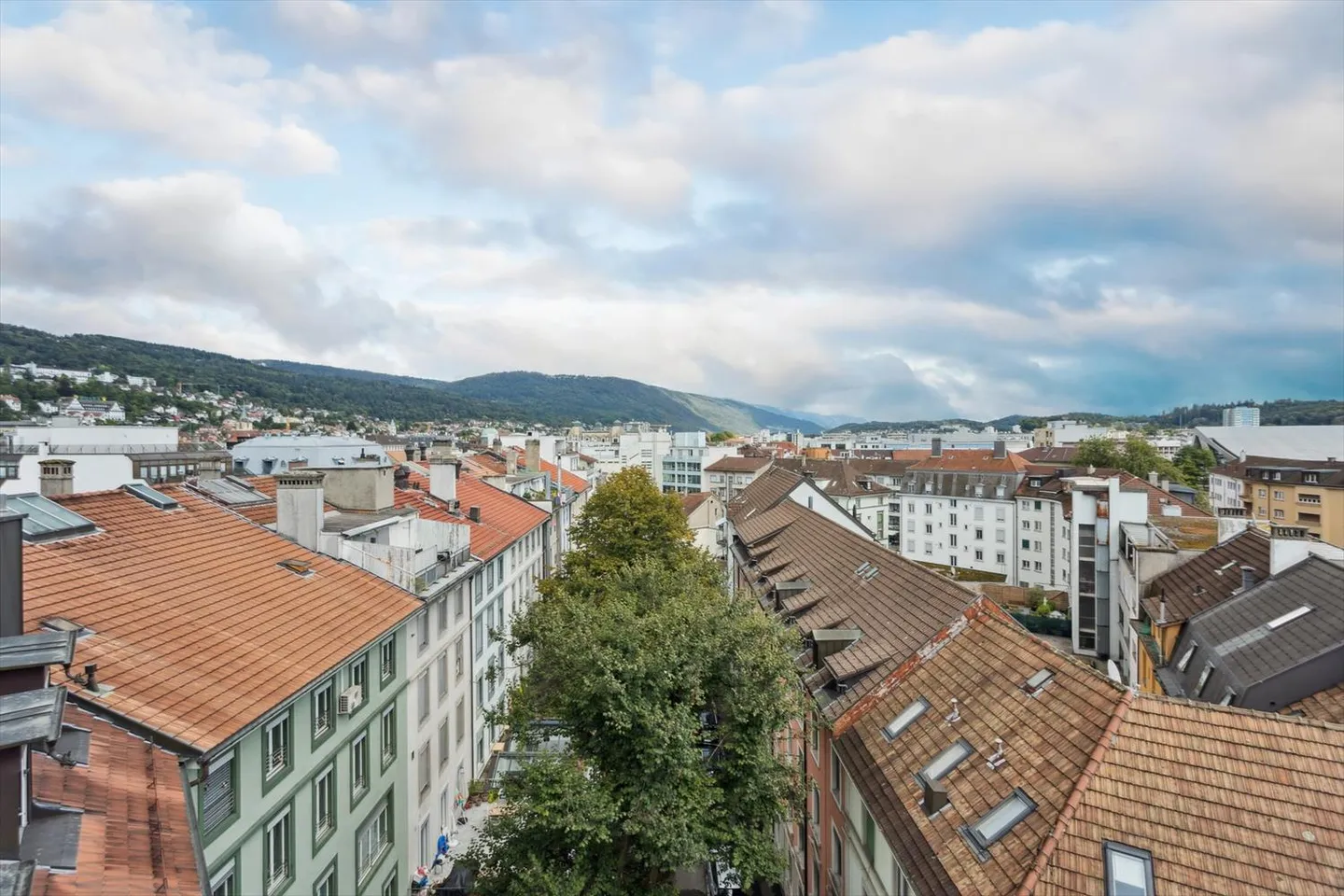 La tua nuova pratica sopra i tetti di Bienne! - Foto 11 di 12
