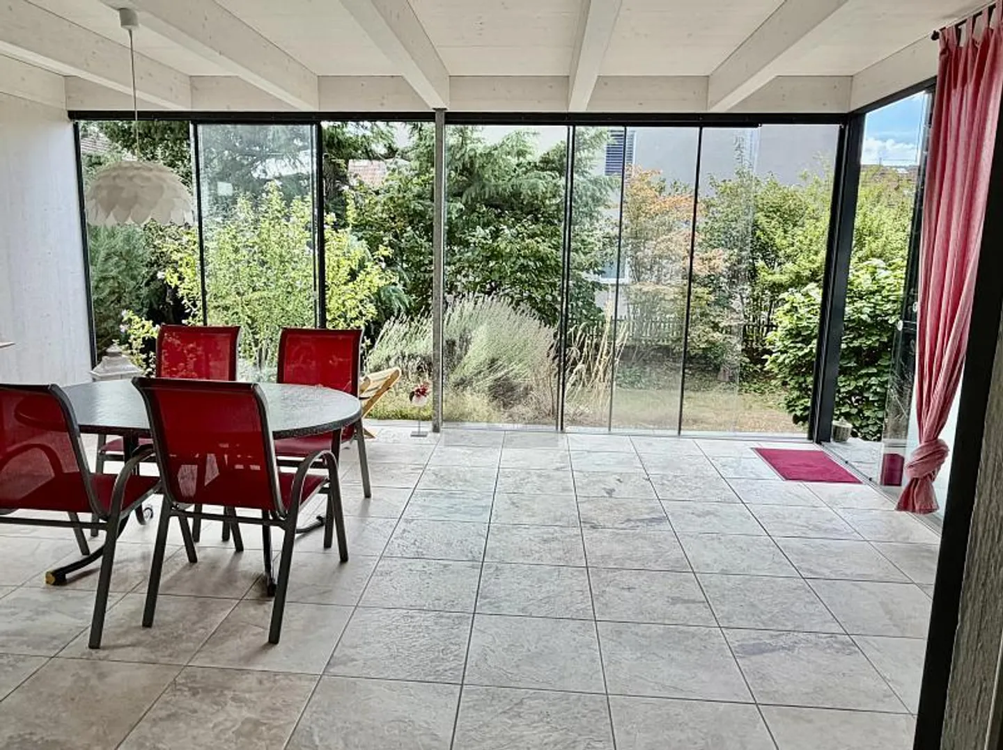 AVEC UN GRAND JARDIN DANS UN ENDROIT CALME - Photo 3 sur 6