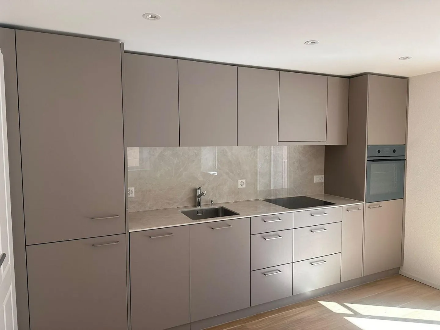Renovated 3.5-room apartment for rent in Dietikon! - Photo 2 of 8