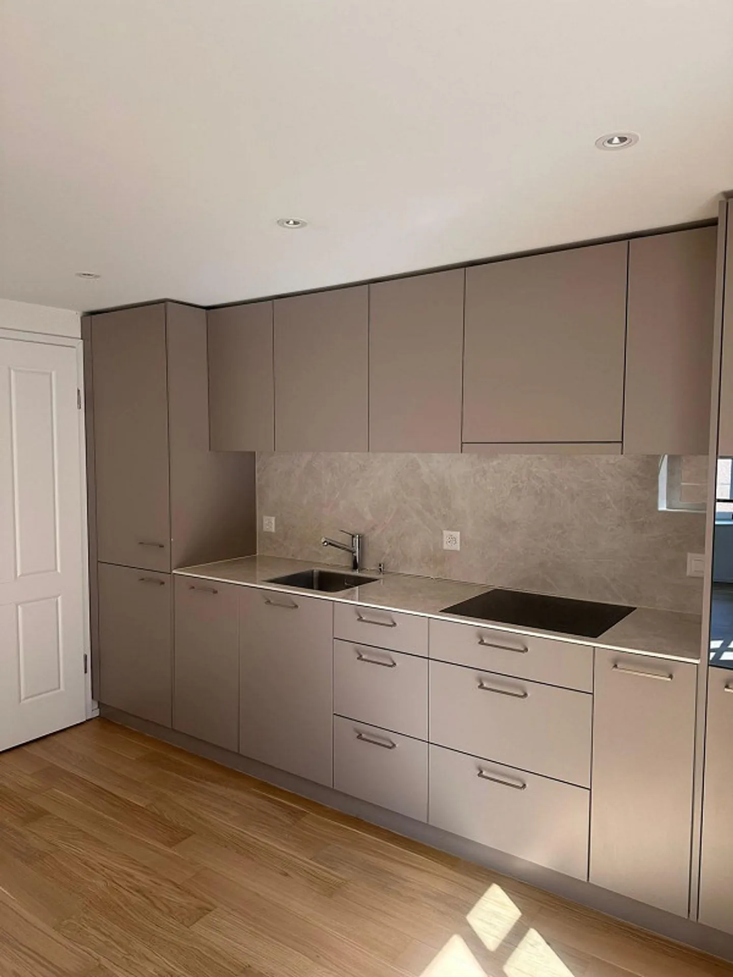 Renovated 3.5-room apartment for rent in Dietikon! - Photo 3 of 8