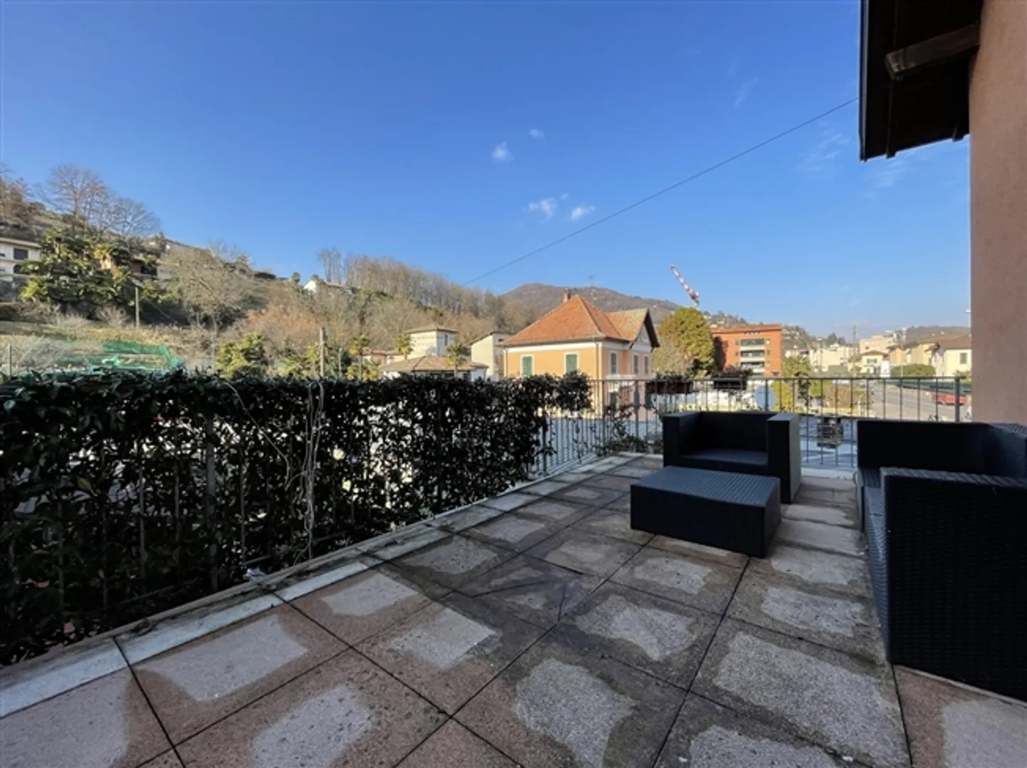 Three-Storey Family House with Garden - Photo 4 of 14