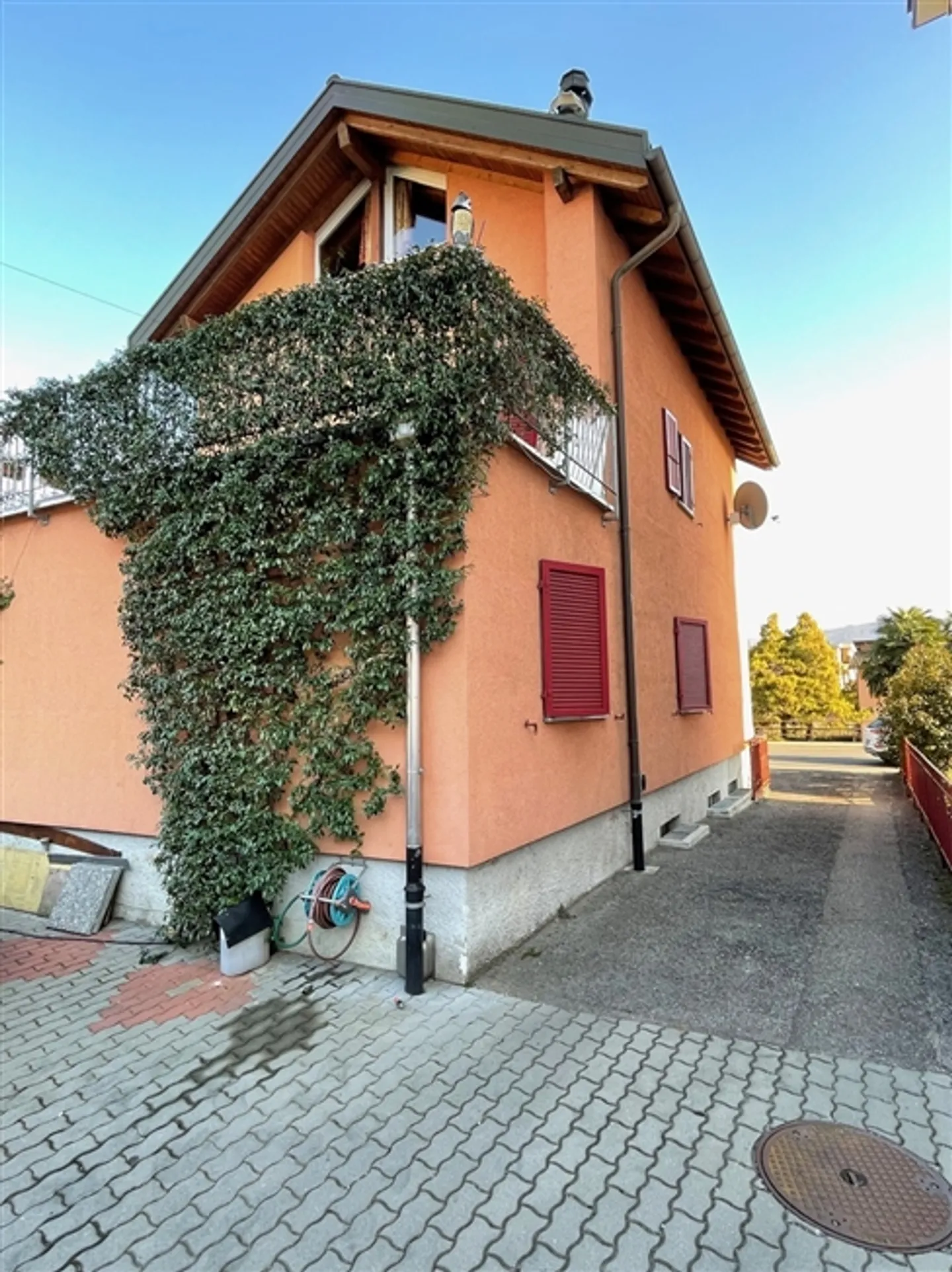 Three-Storey Family House with Garden - Photo 5 of 14