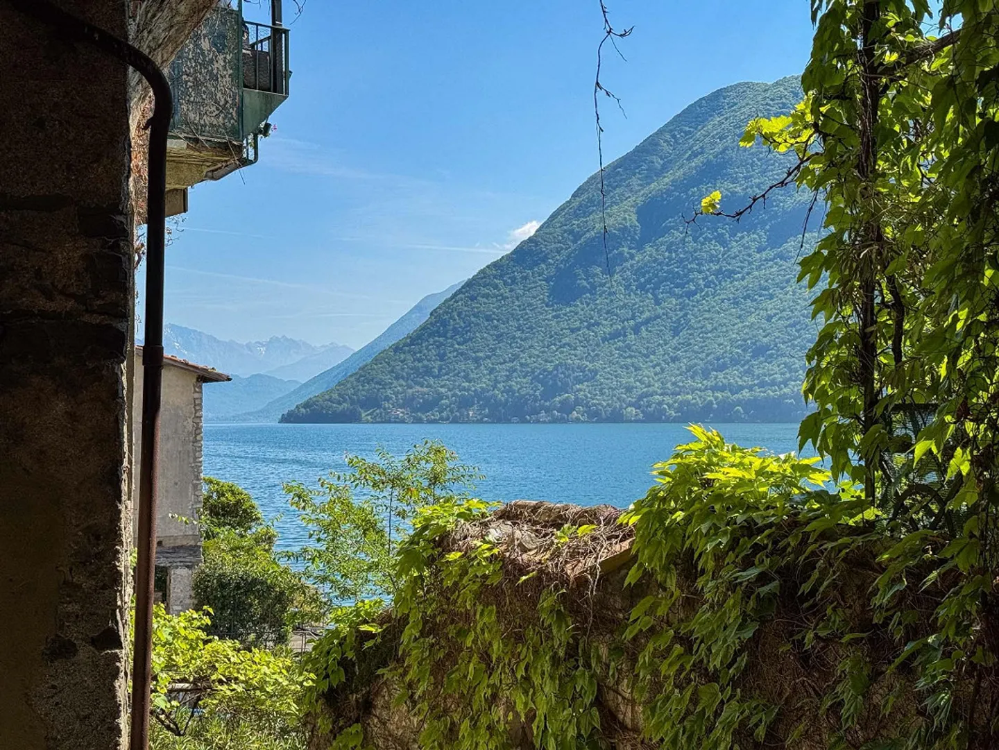 Haus mit Seeblick zur Renovierung mit genehmigter Lizenz in Gandria - Foto 4 von 8
