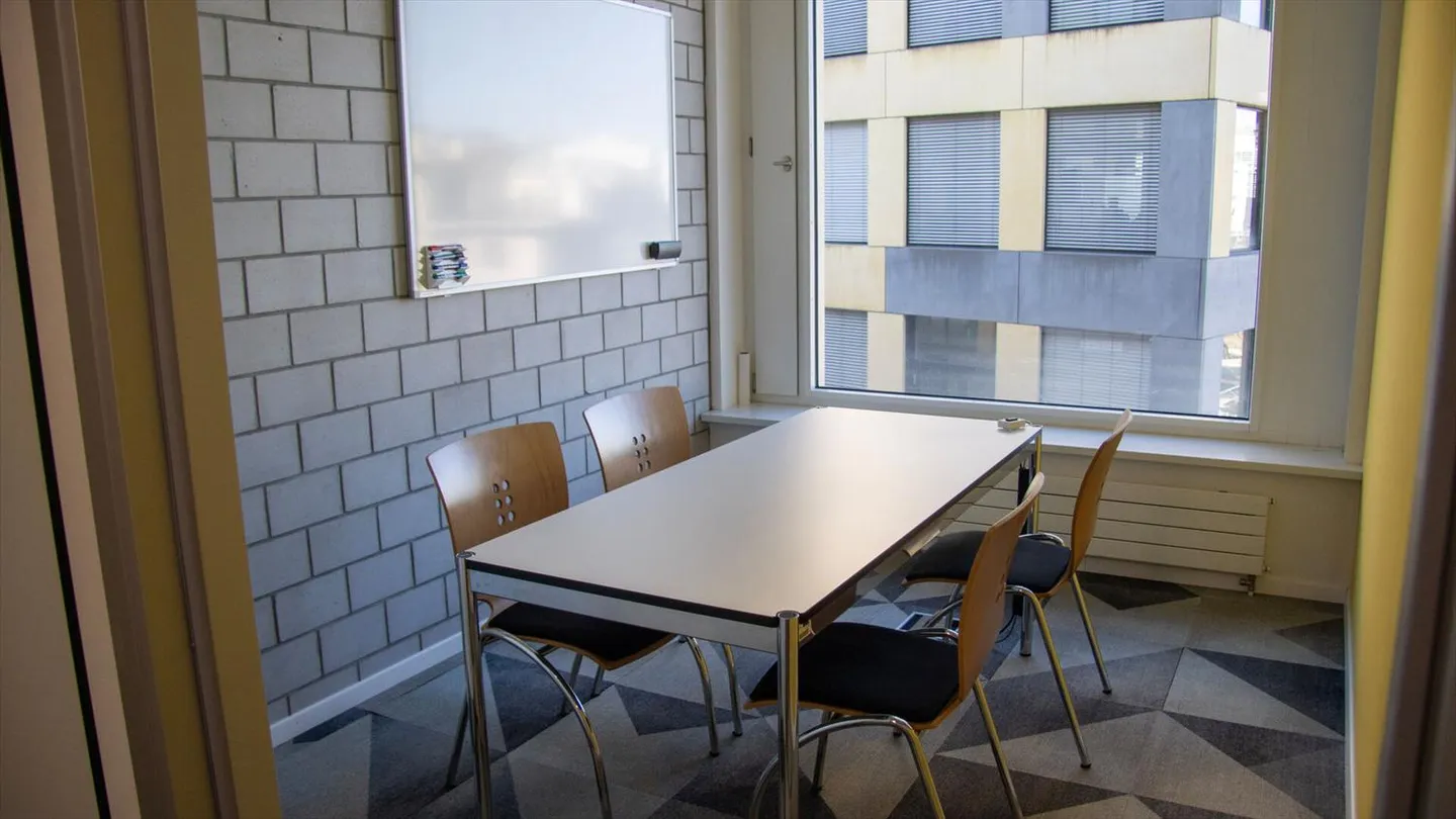 Large office space for rent directly at St. Gallen train station - Photo 2 of 7