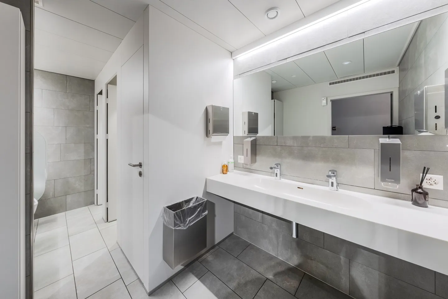 Espaces de pratique de première classe dans un emplacement de choix à Zurich - à côté de Globus - Photo 10 sur 14