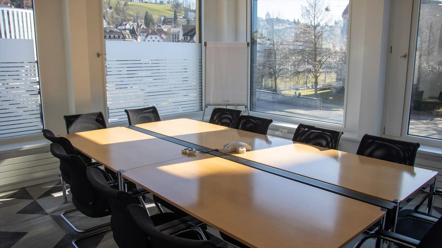Large office space for rent directly at St. Gallen train station - Photo 7 of 7