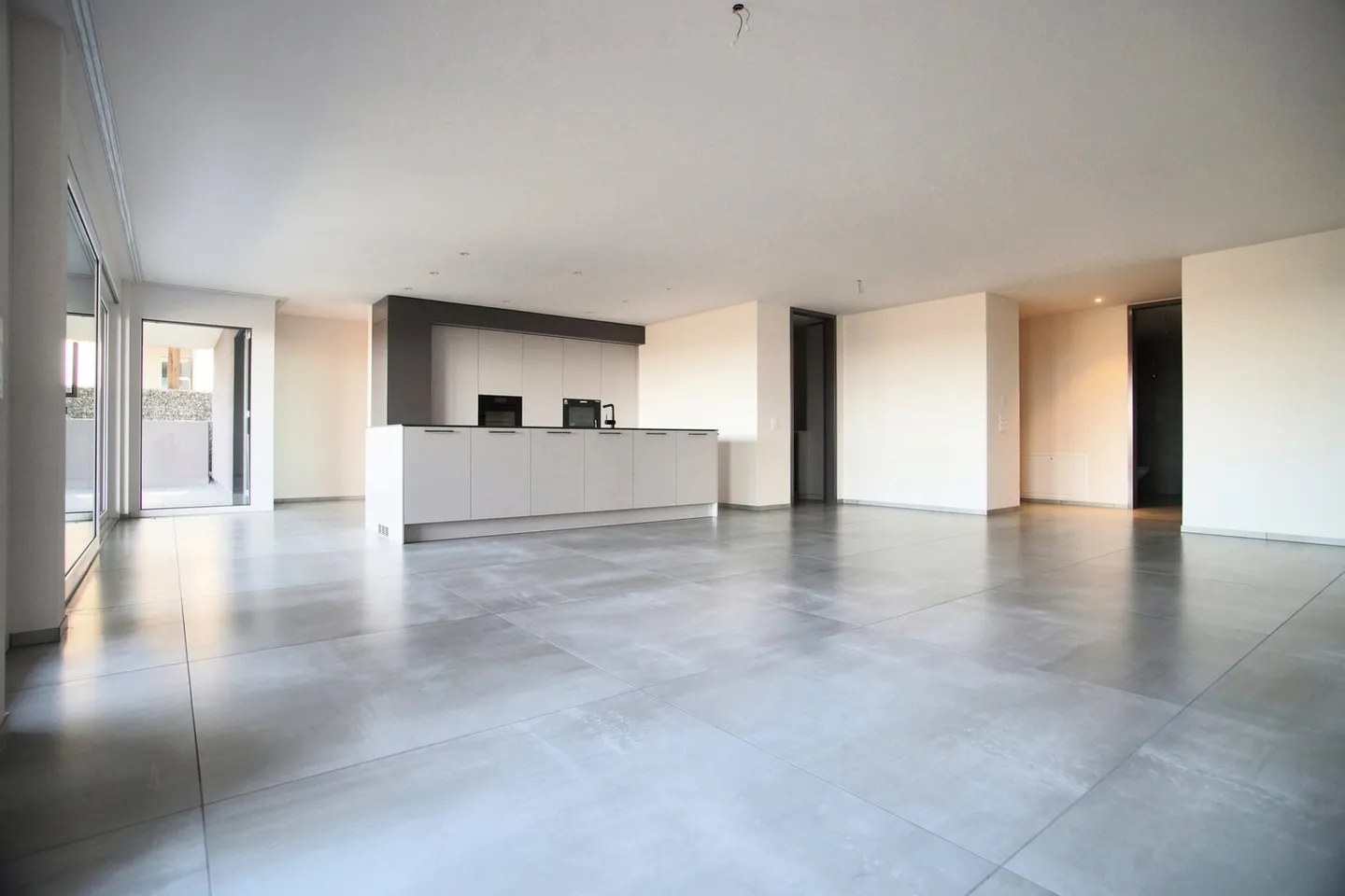 Appartement moderne de 4,5 pièces avec terrasse à Oberdorf - Photo 3 sur 10