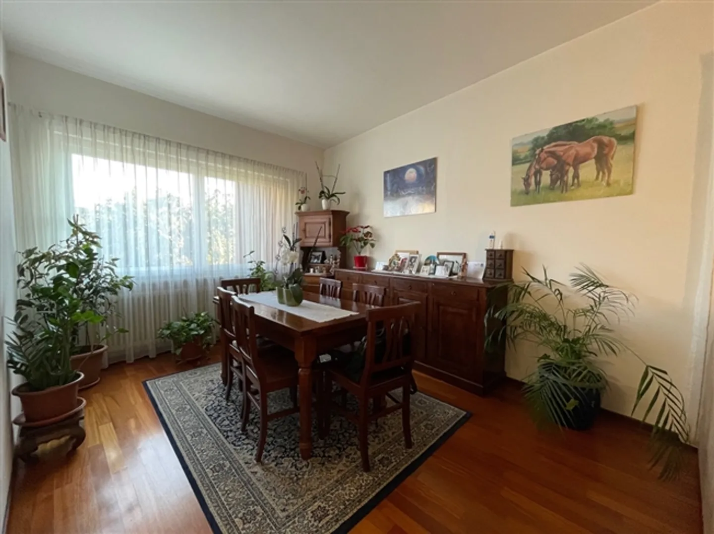 Three-Storey Family House with Garden - Photo 8 of 14