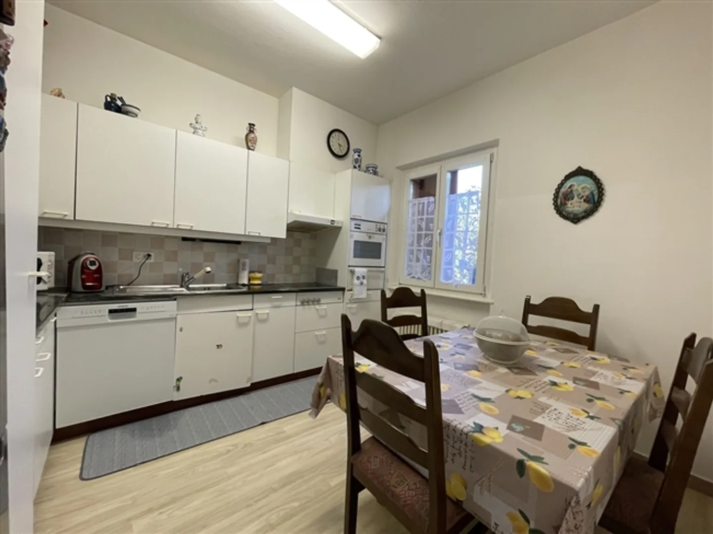 Three-Storey Family House with Garden - Photo 9 of 14