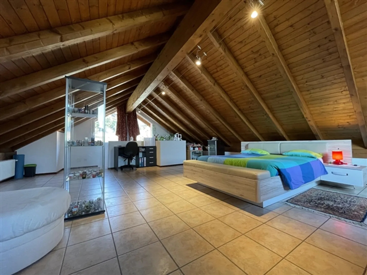 Three-Storey Family House with Garden - Photo 12 of 14