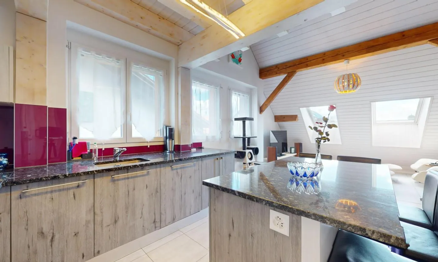 Stunning high-end duplex with 2 parking spaces in the communal garage! - Photo 2 of 13