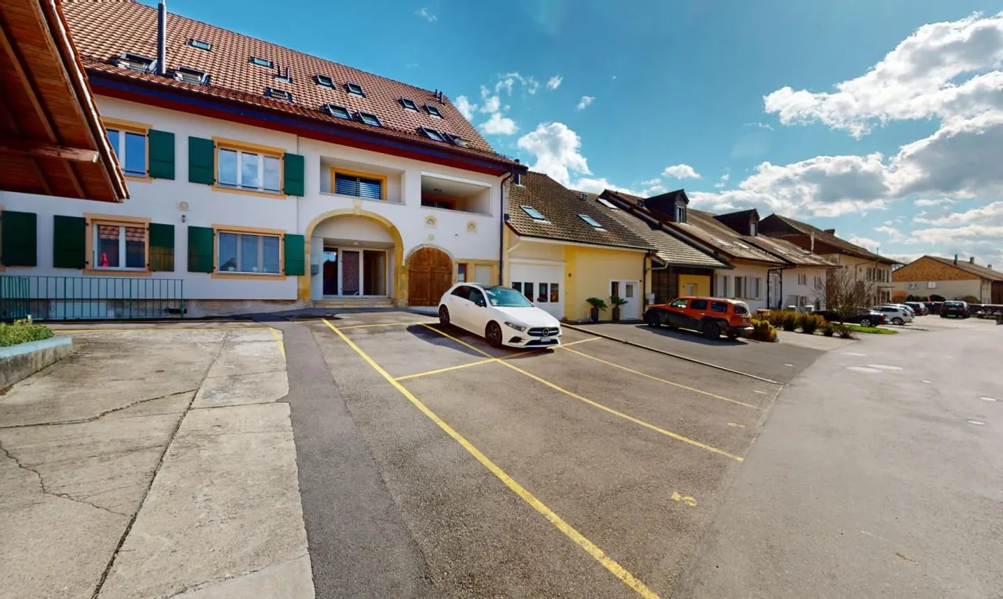 Stunning high-end duplex with 2 parking spaces in the communal garage! - Photo 3 of 13