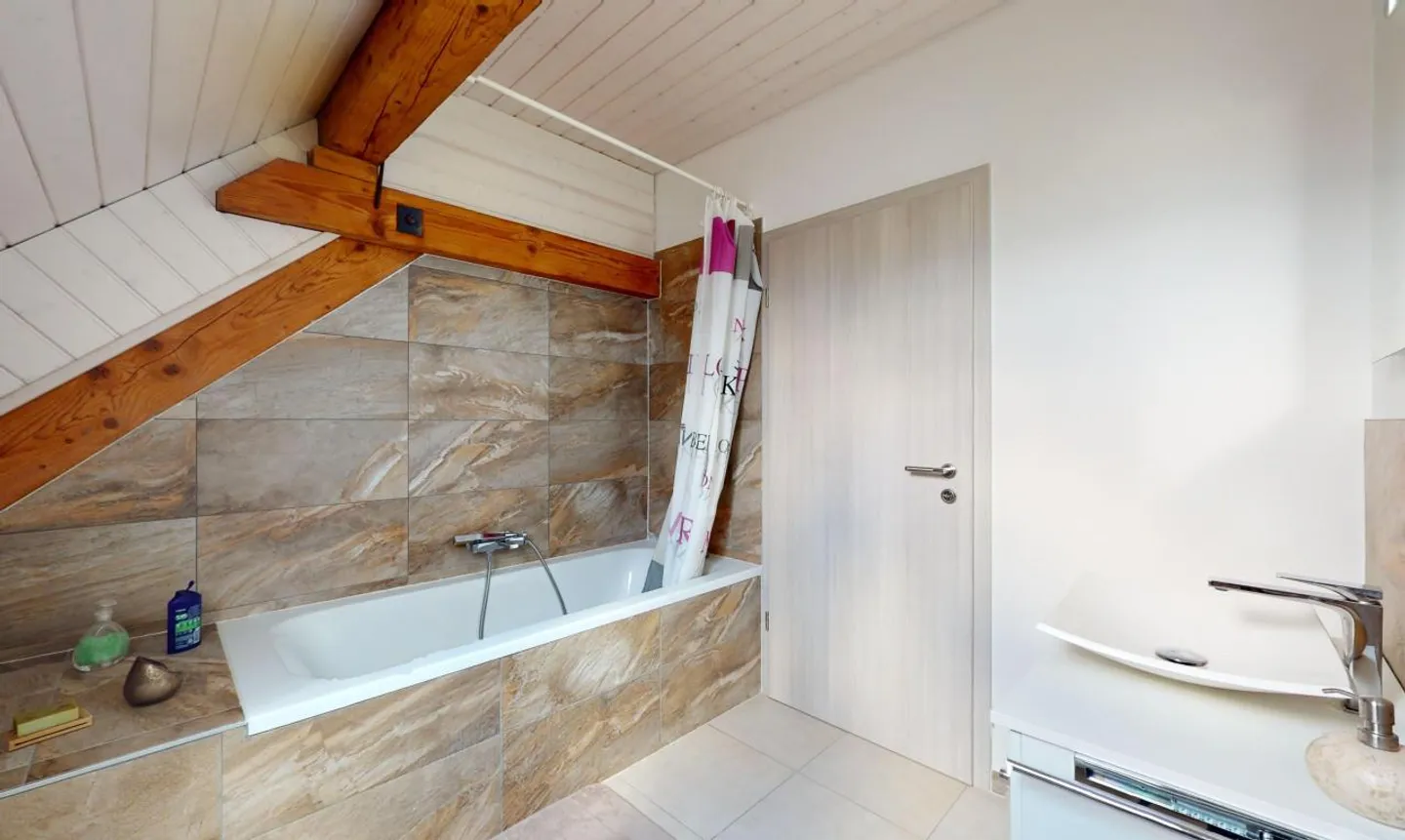 Stunning high-end duplex with 2 parking spaces in the communal garage! - Photo 8 of 13