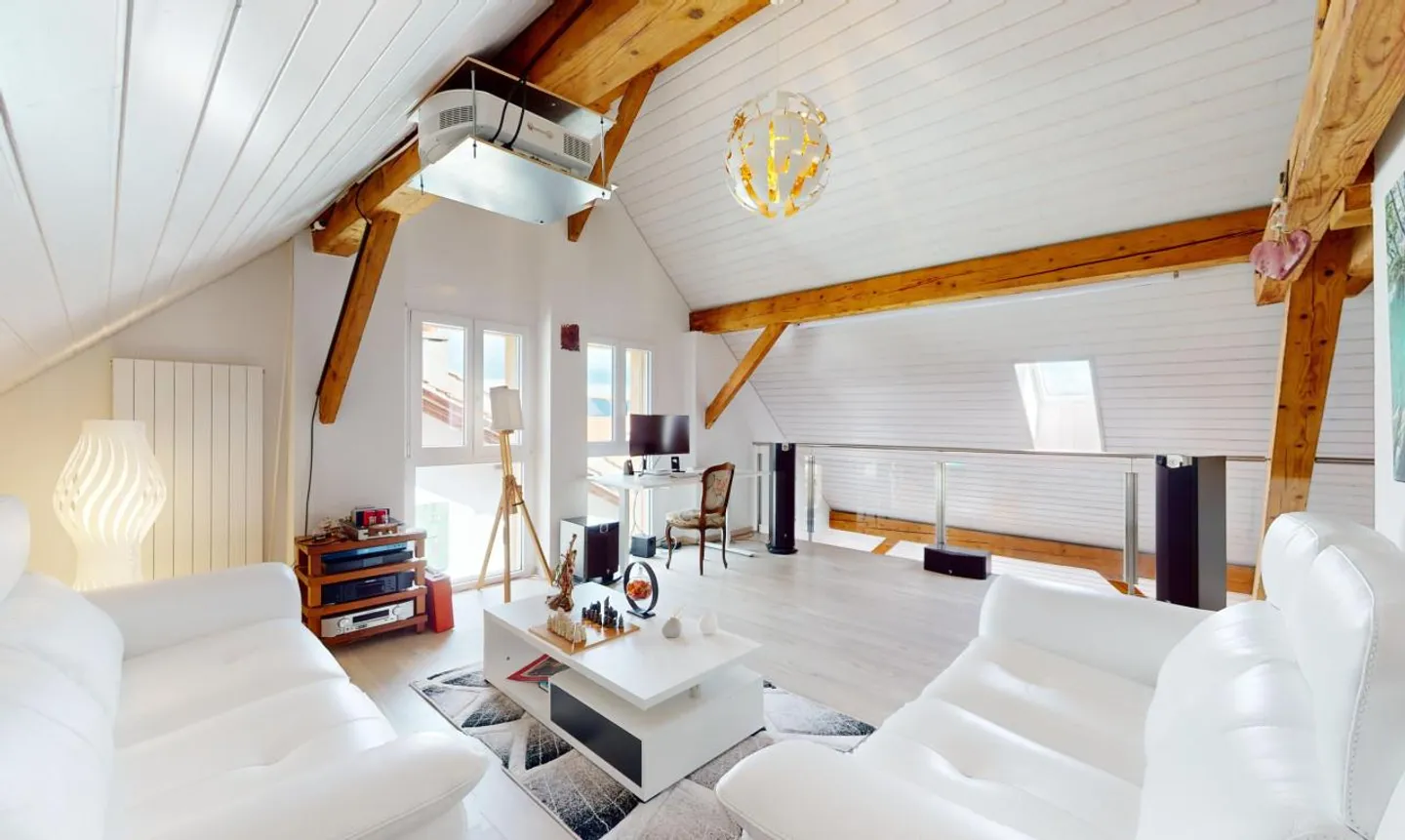 Stunning high-end duplex with 2 parking spaces in the communal garage! - Photo 11 of 13