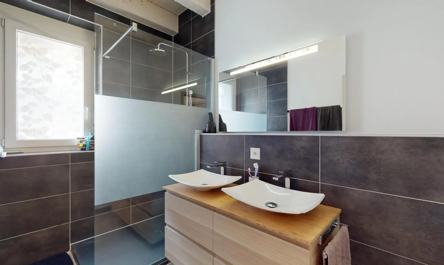 Stunning high-end duplex with 2 parking spaces in the communal garage! - Photo 12 of 13