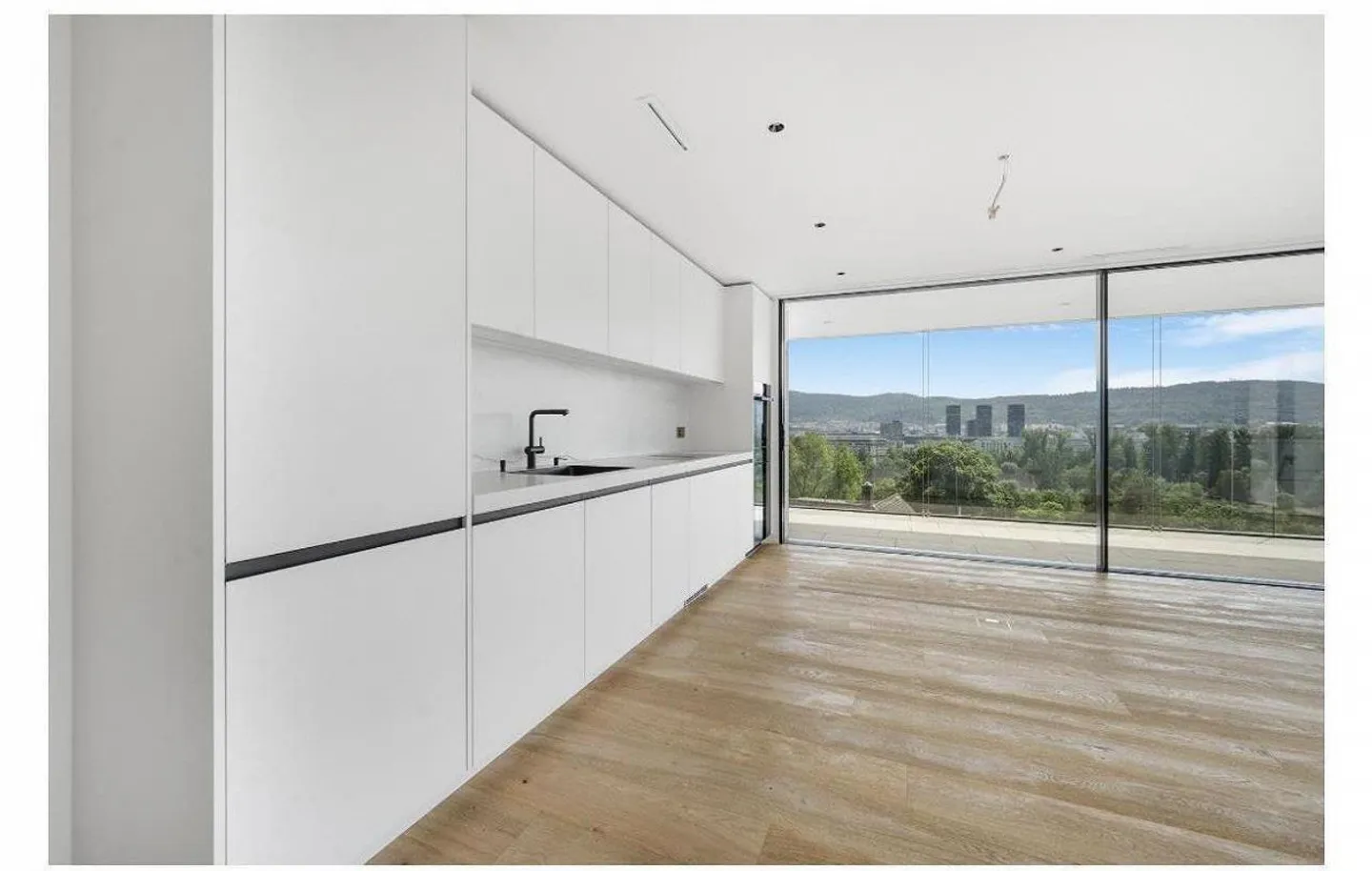 Hochwertige Immobilie in ruhiger Lage mit Panoramablick auf die Stadt - Foto 1 von 8
