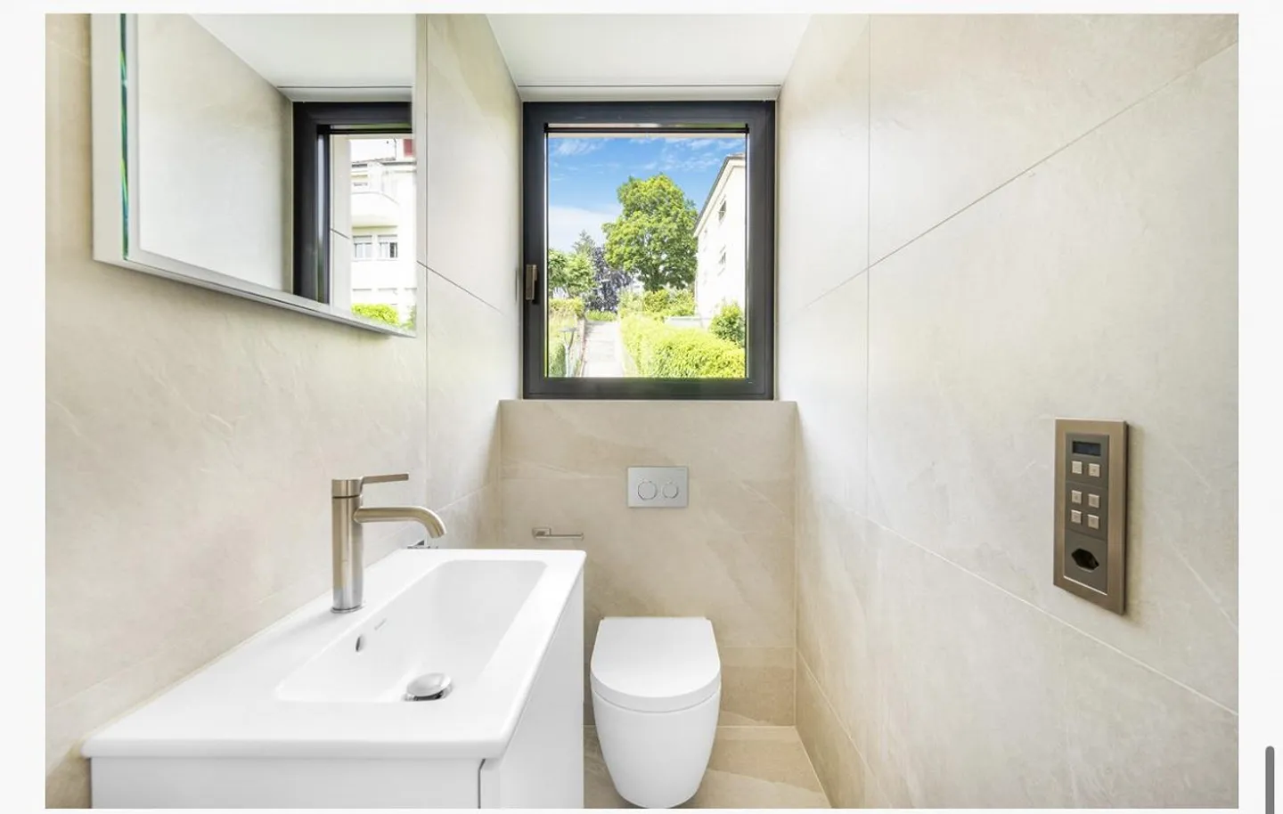 Hochwertige Immobilie in ruhiger Lage mit Panoramablick auf die Stadt - Foto 5 von 8