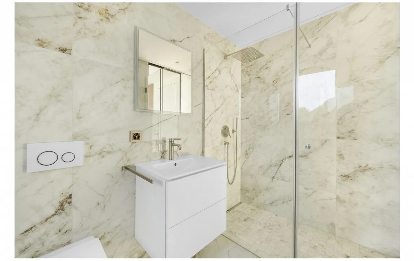 Hochwertige Immobilie in ruhiger Lage mit Panoramablick auf die Stadt - Foto 6 von 8