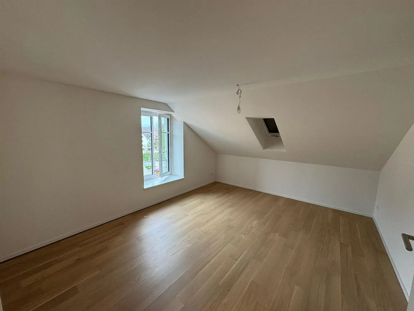 Charming 3.5-room apartment with stylish expansion! - Photo 3 of 6