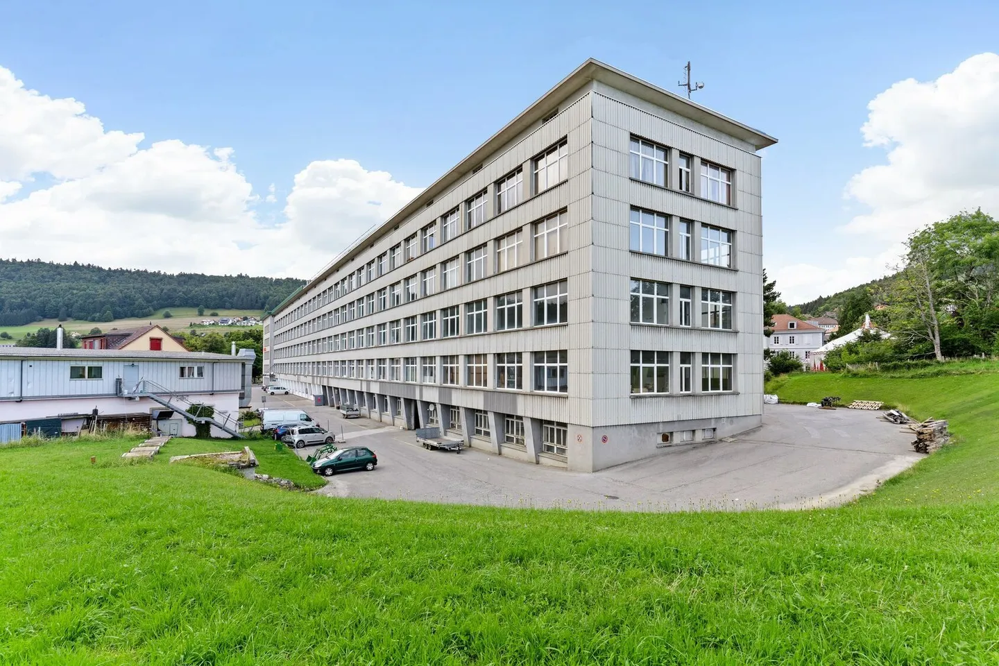 Mischgenutztes Gebäude mieten - Foto 2 von 5