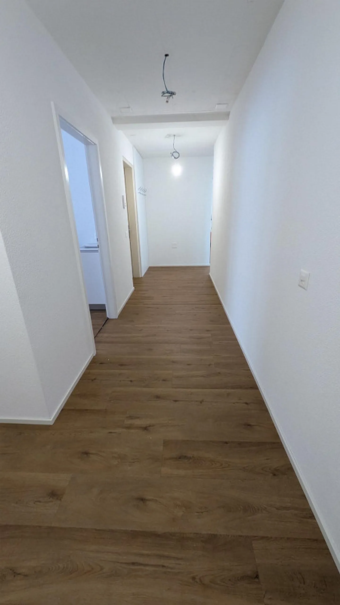 PLENTY OF SPACE FOR YOUR IDEAS! Freshly renovated commercial space (185 m²) - Photo 5 of 9