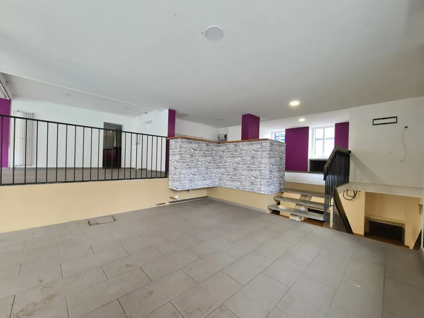 Commercial space for rent - Photo 1 of 5