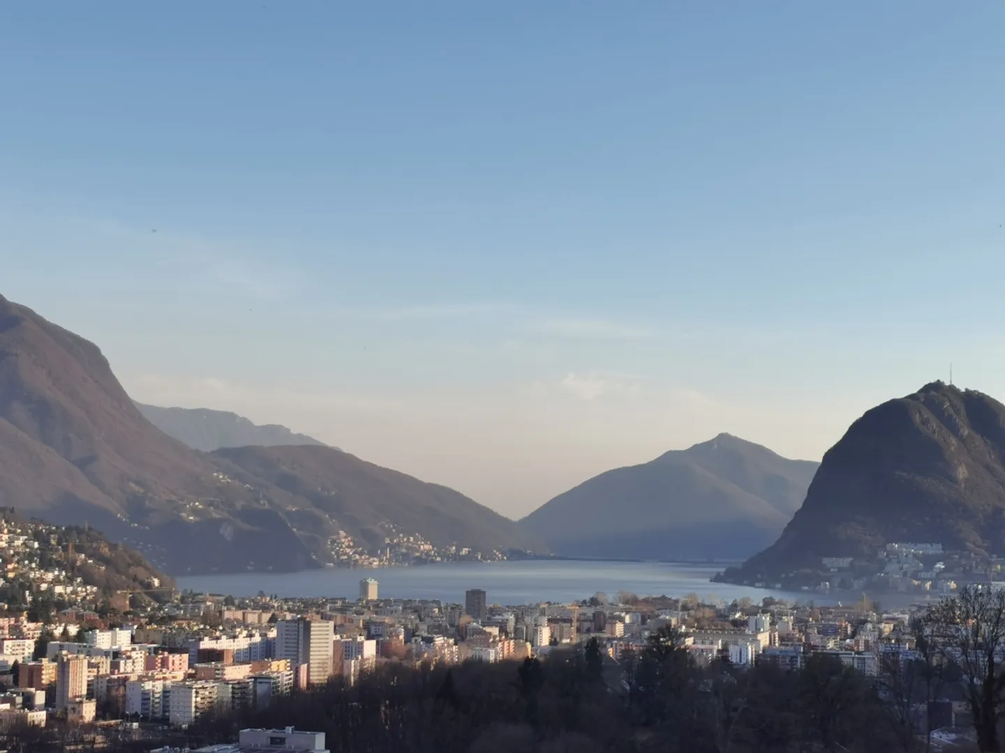 Lakeside Apartment in Trevano - Photo 3 of 7