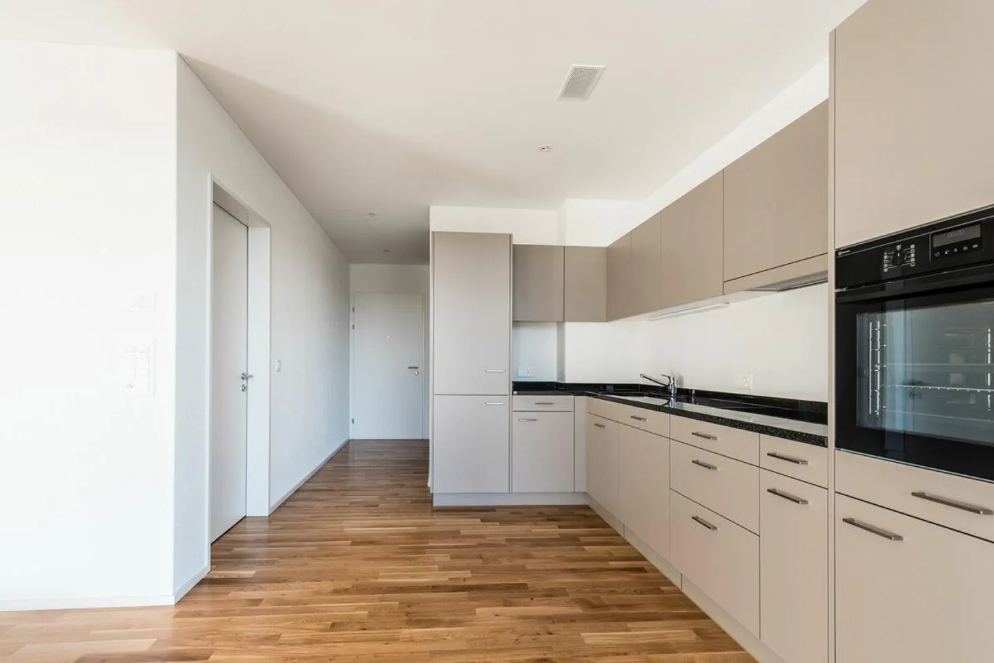 Modern 2½ room apartment with a view seeks new tenants - Photo 4 of 11