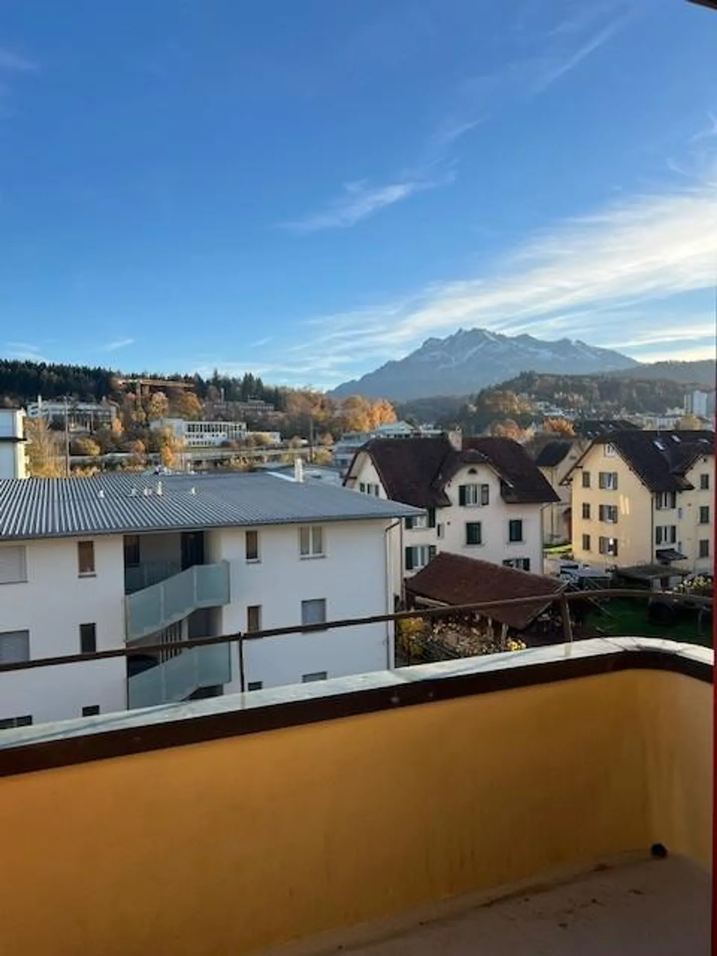 Charmante und zentrale 3.5 Zimmerwohnung - Foto 1 von 6