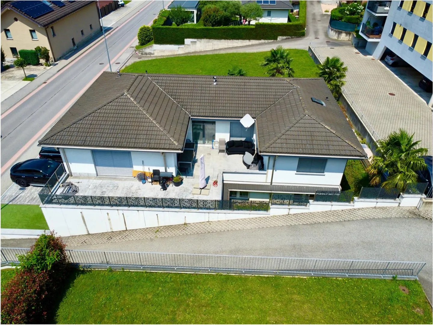 Prestigeträchtige Moderne Immobilie mit Großem Balkon und Doppelgarage - Foto 2 von 13