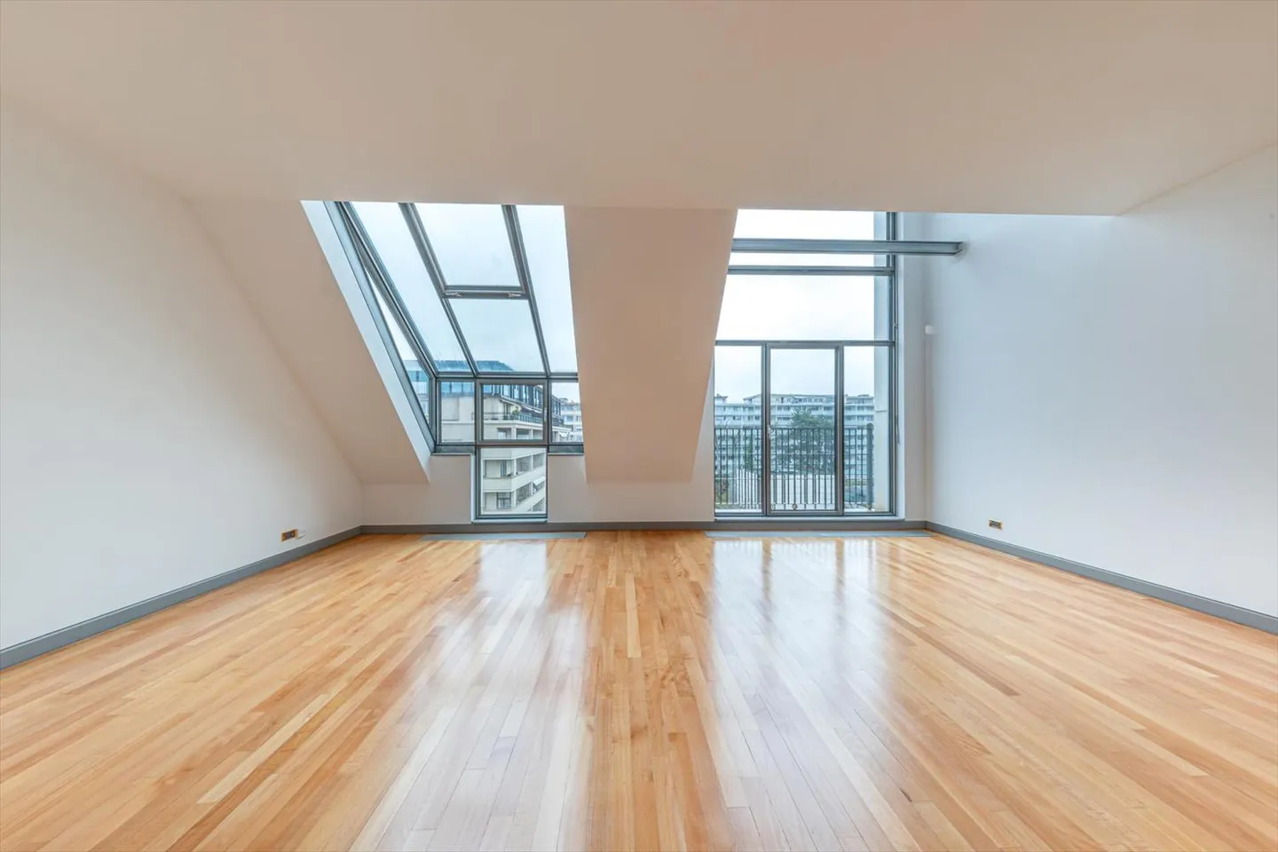 Duplex 8.5 pièces - Photo 2 sur 13