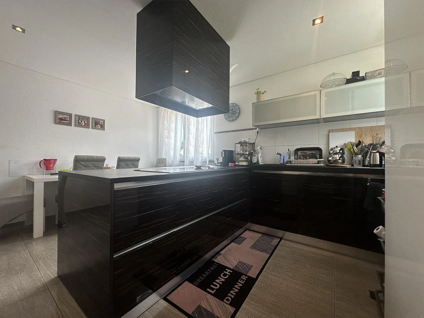 Prestigeträchtige Moderne Immobilie mit Großem Balkon und Doppelgarage - Foto 8 von 13