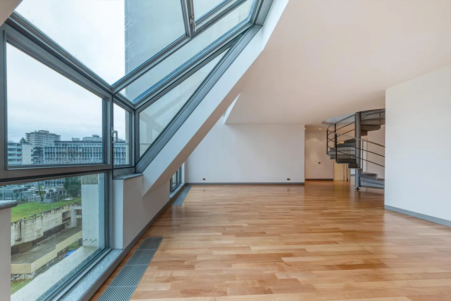 Duplex 8.5 pièces - Photo 1 sur 13