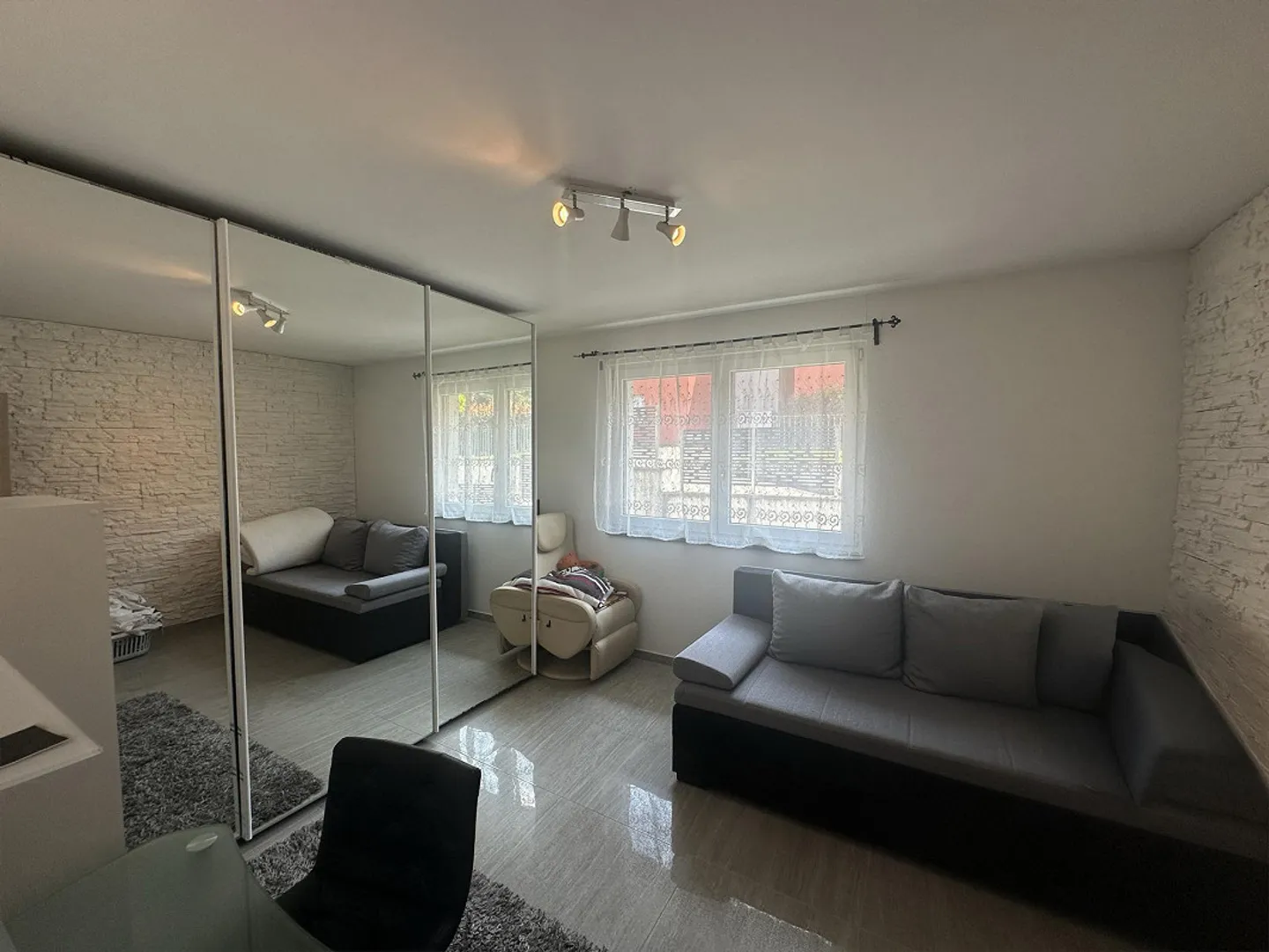 Prestigeträchtige Moderne Immobilie mit Großem Balkon und Doppelgarage - Foto 10 von 13