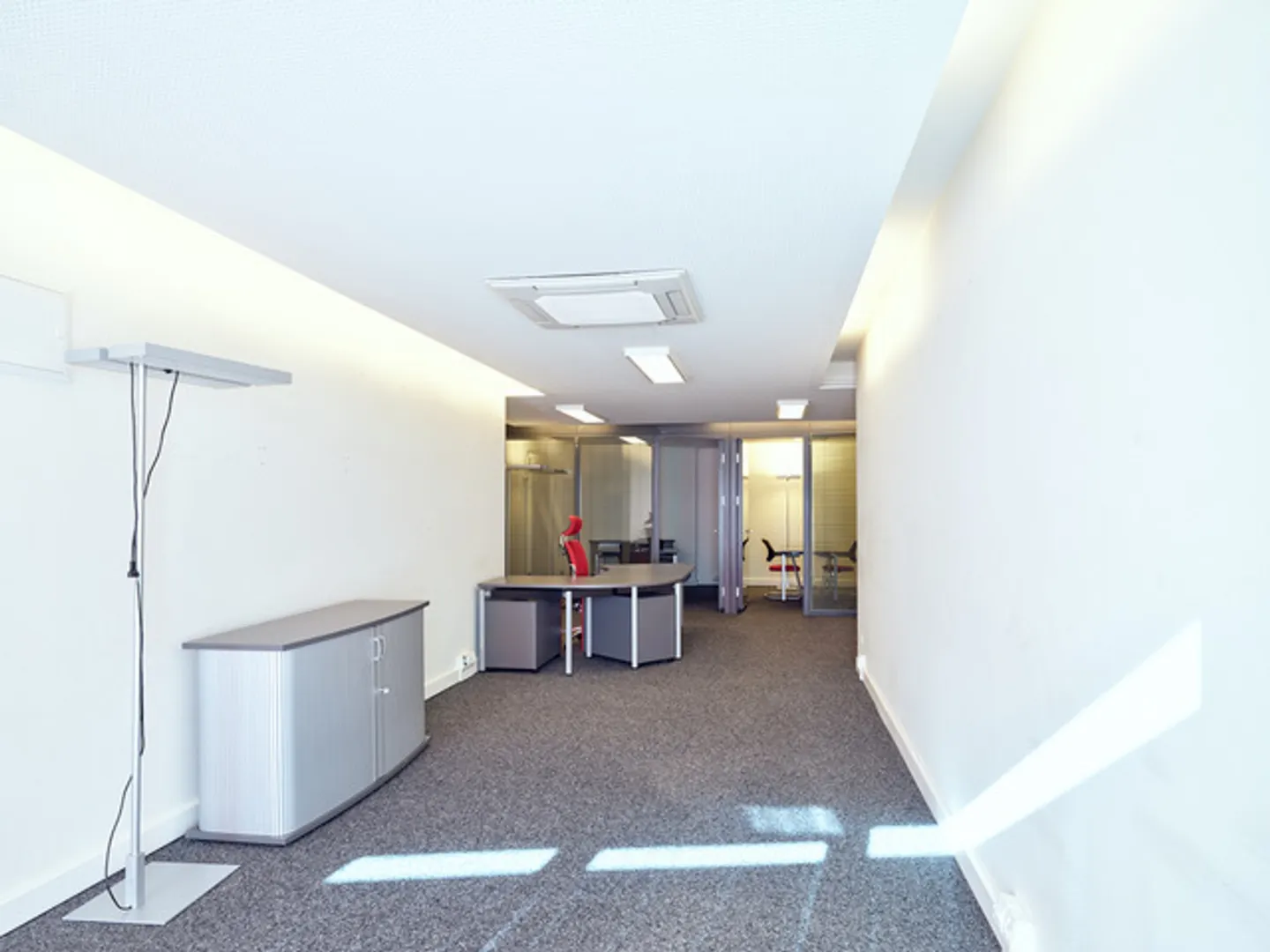 Beautiful commercial space of 70m2 for rent in the heart of Romont - Photo 2 of 6