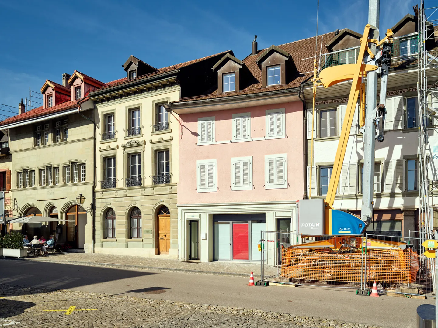Beautiful commercial space of 70m2 for rent in the heart of Romont - Photo 5 of 6