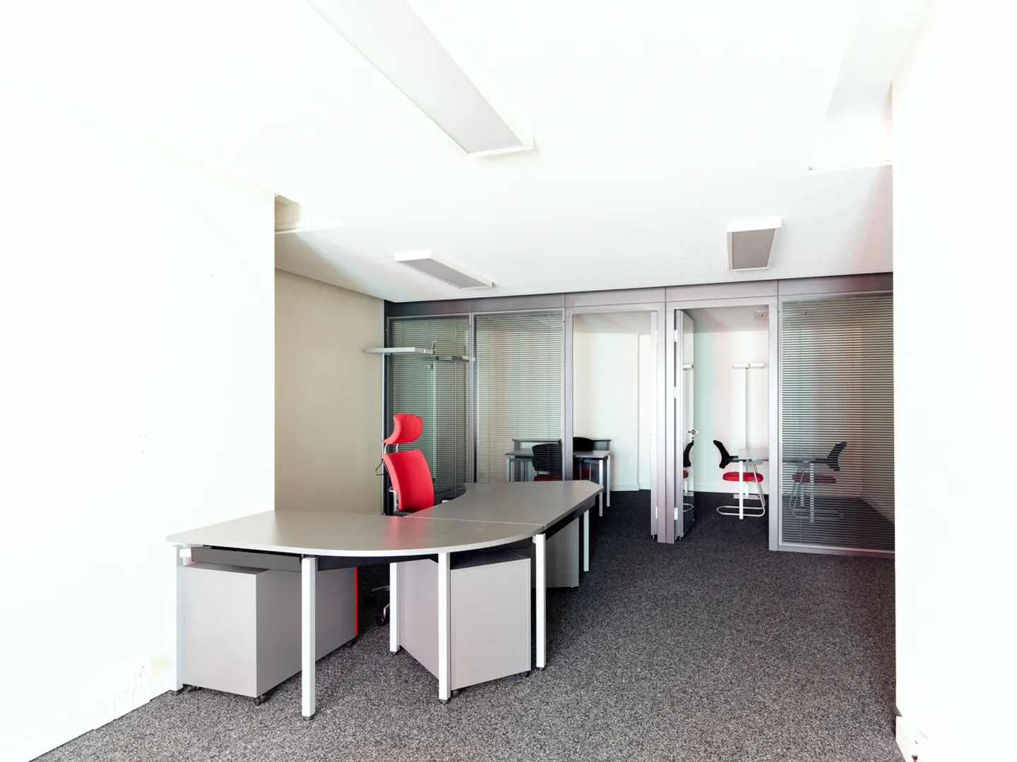 Beautiful commercial space of 70m2 for rent in the heart of Romont - Photo 1 of 6