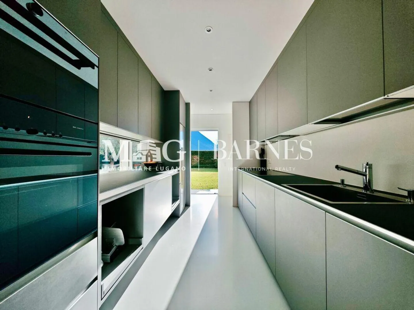 Moderne Villa mit Garten in Lugano - Foto 6 von 20