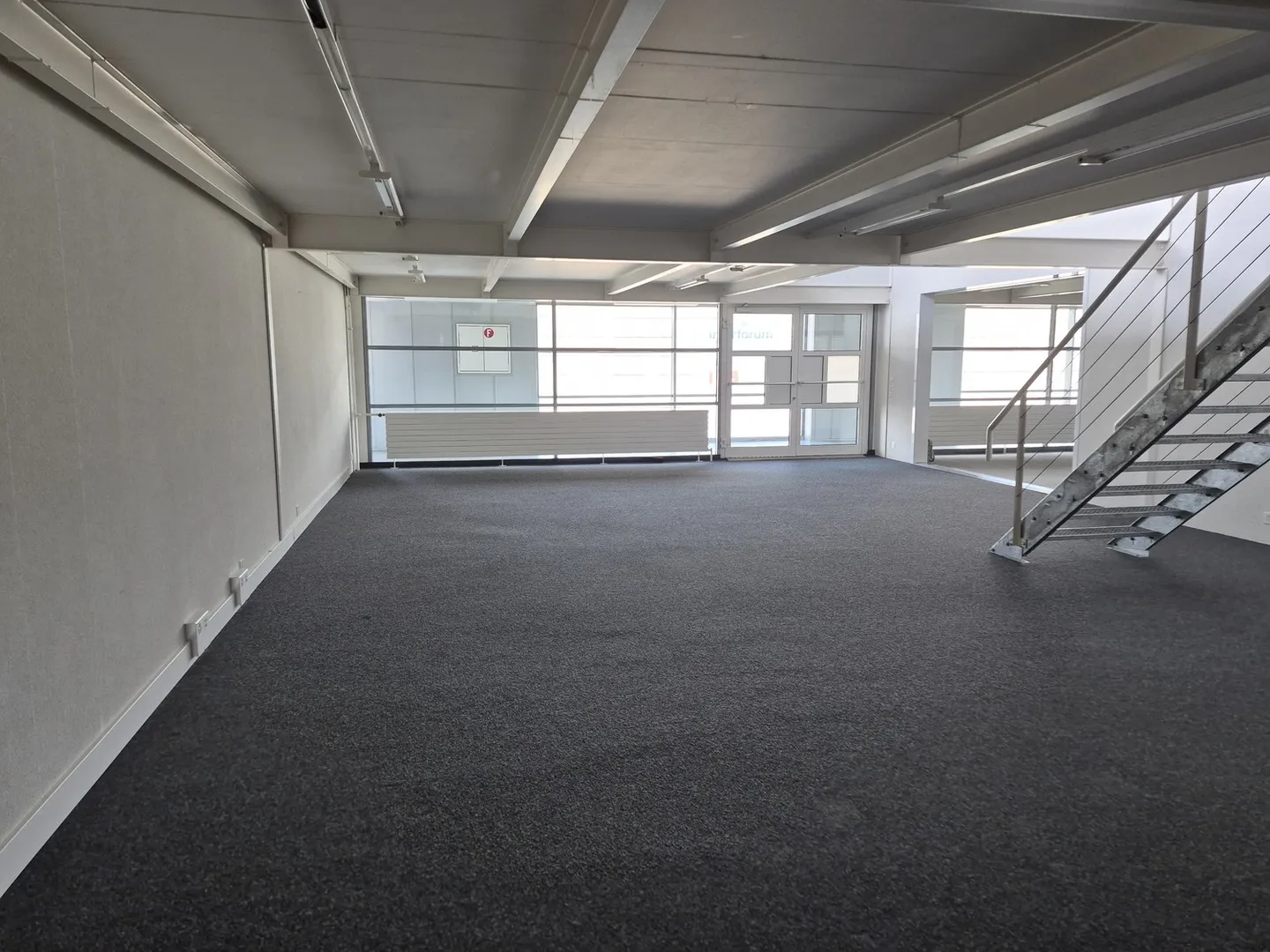 Espace de bureau attrayant dans la zone industrielle André-Piller - Photo 2 sur 13