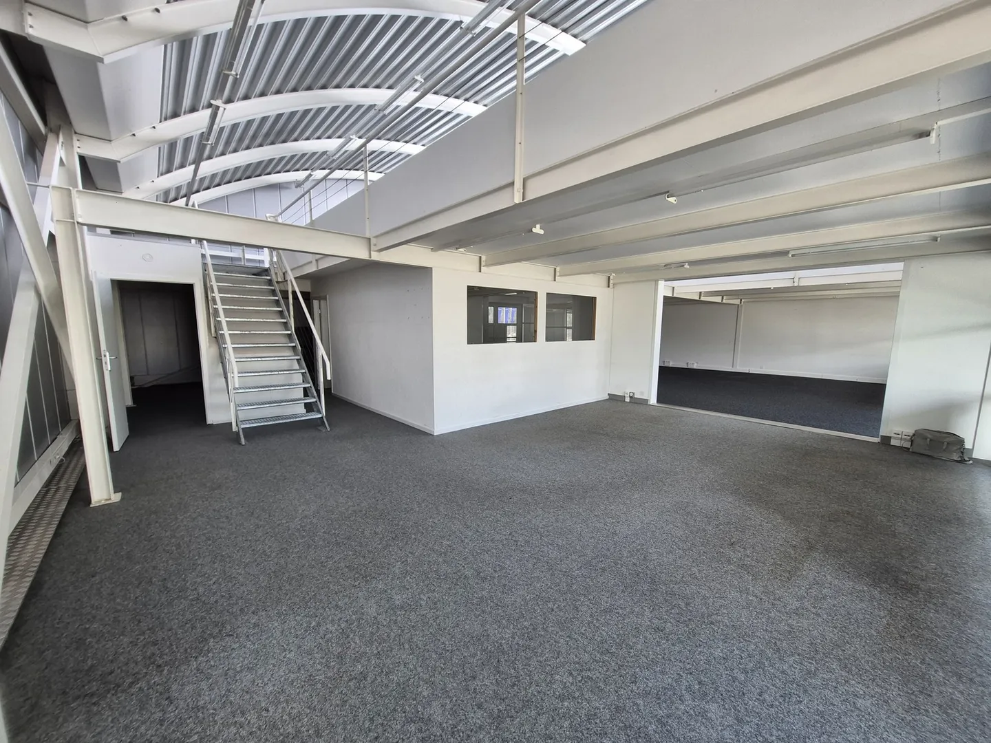 Espace de bureau attrayant dans la zone industrielle André-Piller - Photo 6 sur 13